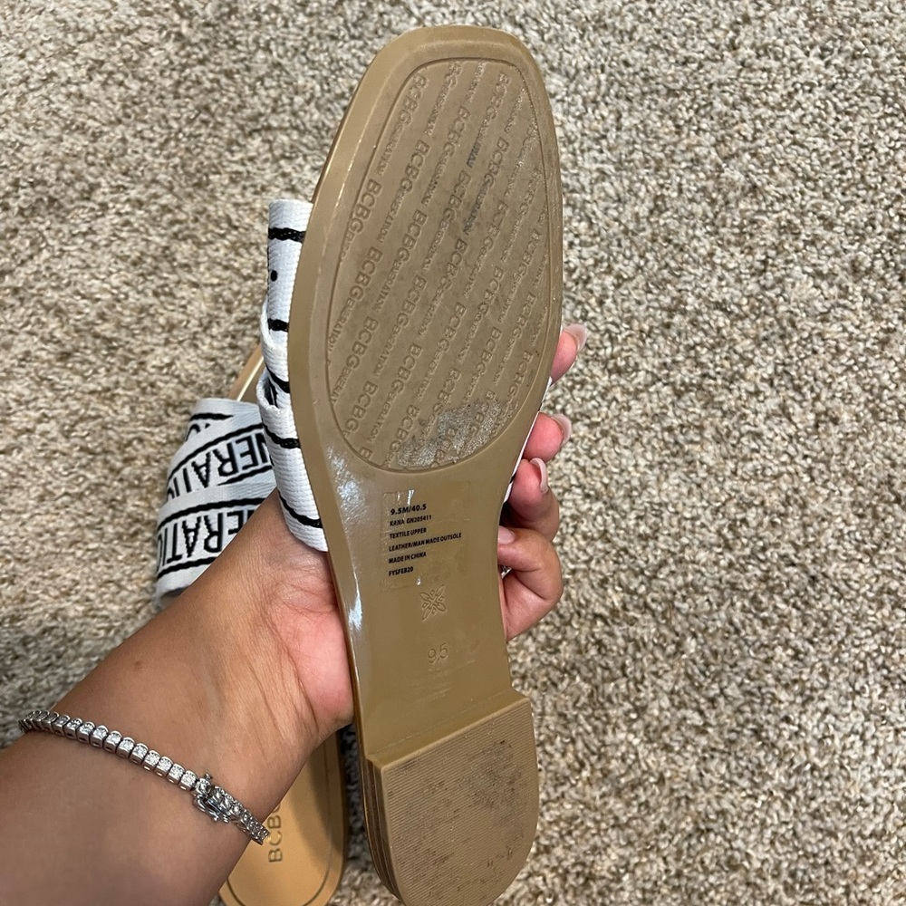 BCBG Slides - Picture 3 of 5